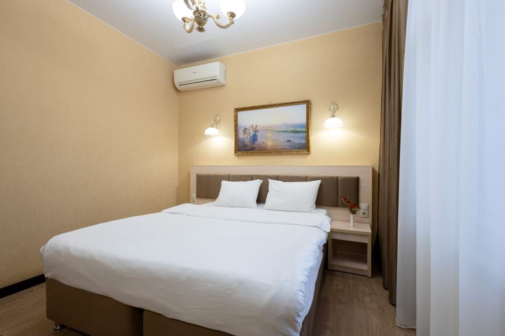 Золотой дом — Двухместный номер с 2 отдельными кроватями Стандарт с балконом