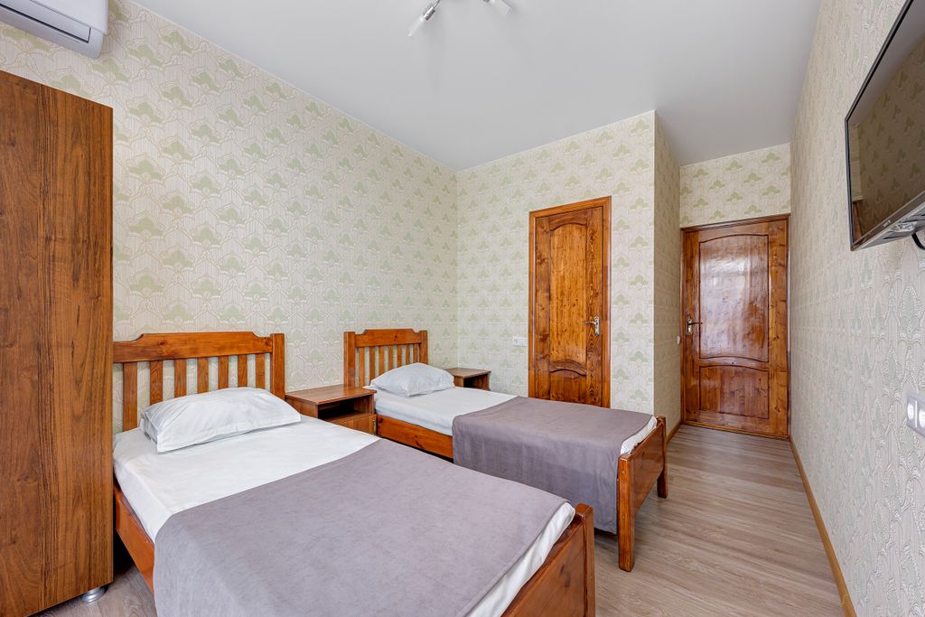 Виктория — Двухместный номер с 2 отдельными кроватями с видом во двор и на бассейн