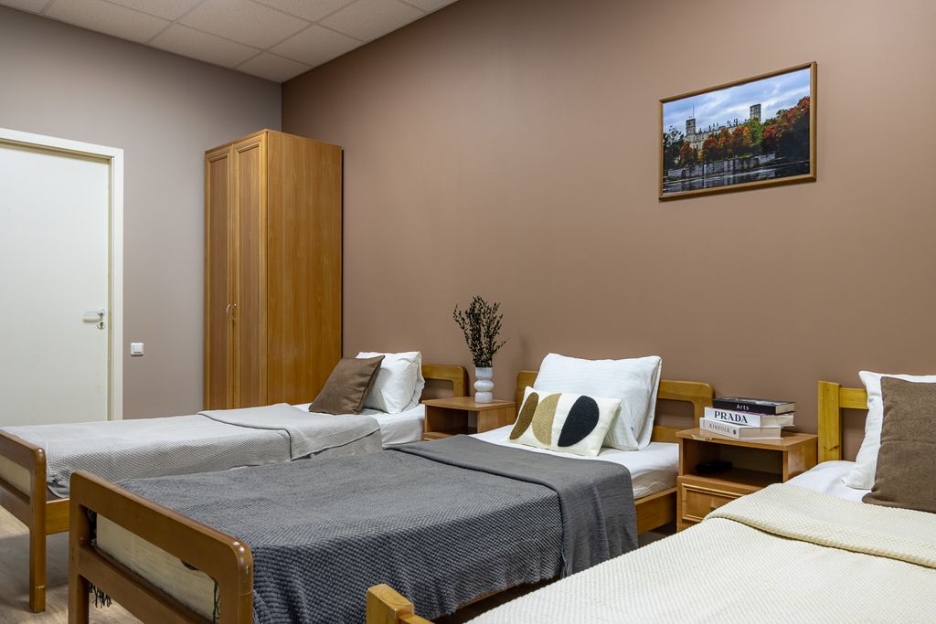 Номера в Гатчине — Трёхместный номер с обшей ванной