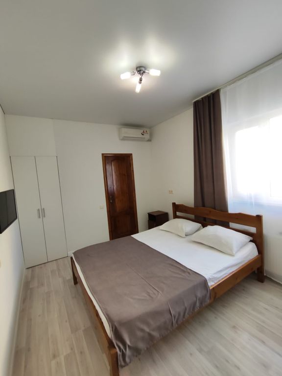 Виктория — Четырёхместный номер с двумя балконами двухкомнатный или 2 комнаты с удобствами и балконами