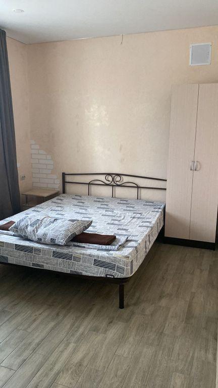 Октябрьская, 249А — Трёхместный номер однокомнатный номер-студия с кухней