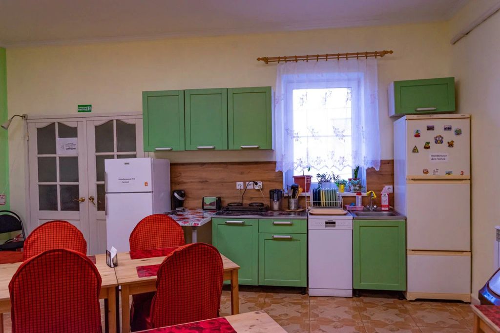 Вернисаж — Четырёхместный номер с общей ванной комнатой