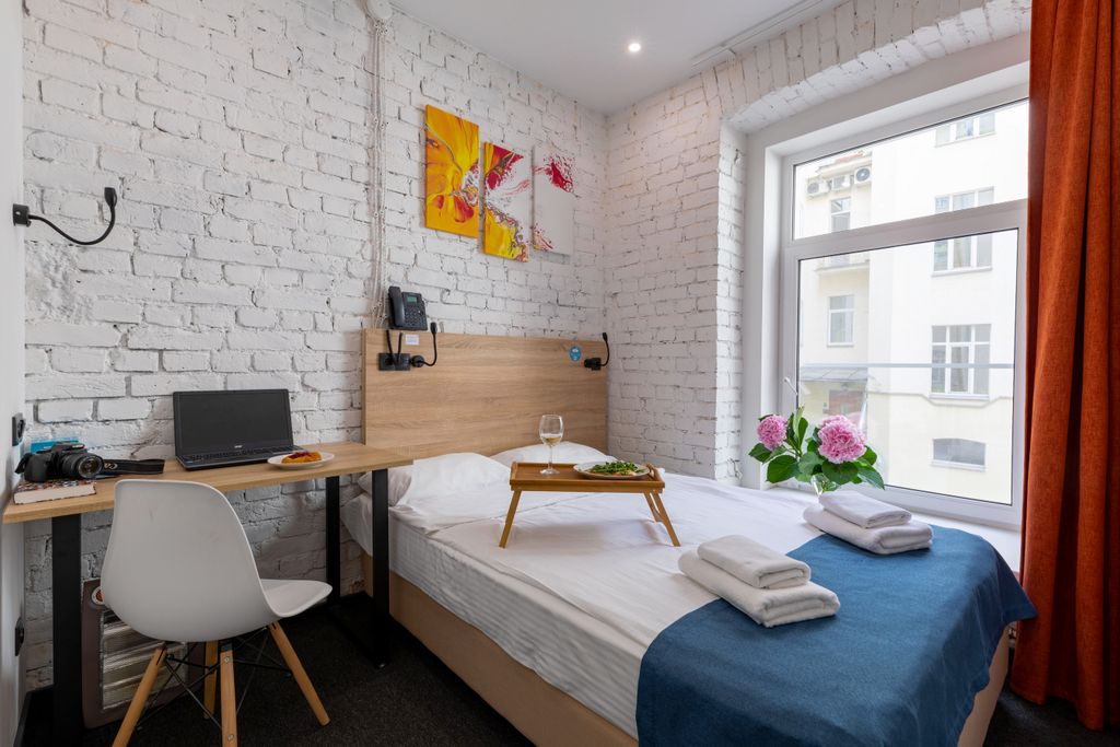 Izzzi у Владимирской — Апартаменты  с кондиционером и колонкой Алиса