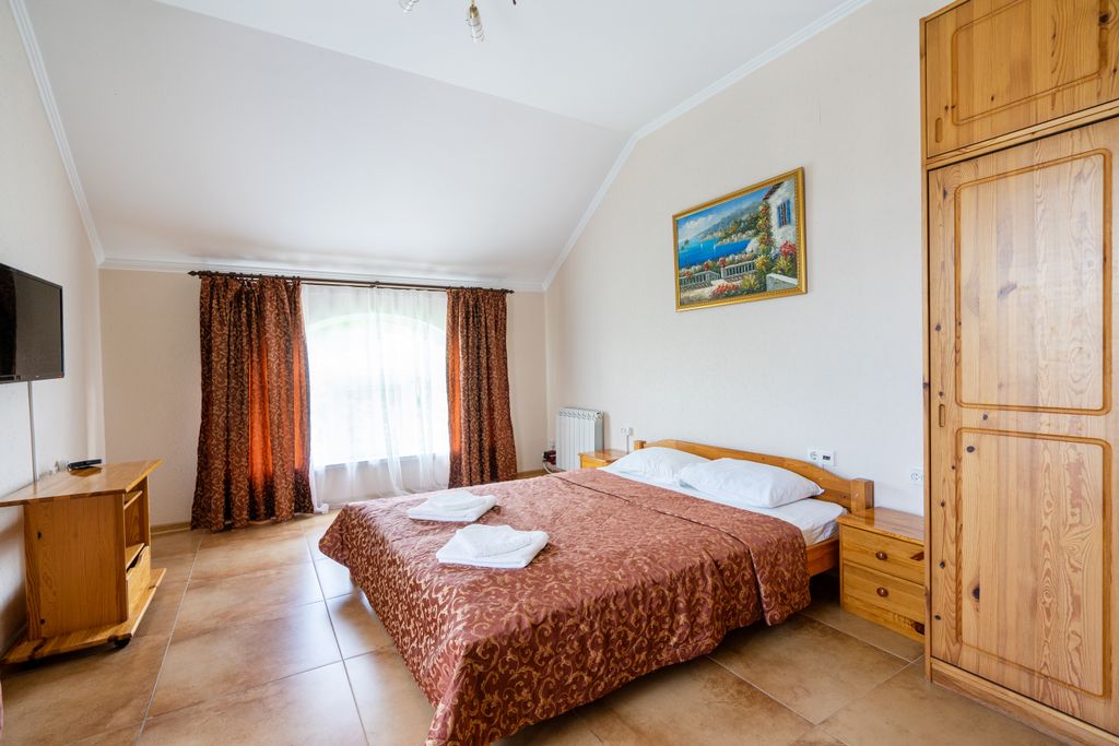 Империя — Семейный номер люкс с видом на город