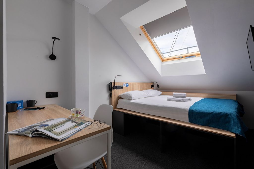 izzzi у Гостиного двора — Четырёхместный номер Mansarda connect с кондиционером