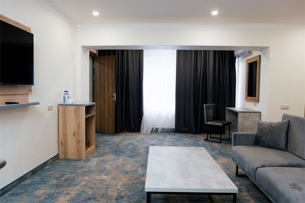 Дона Малгобекская — Трёхместный номер Люкс