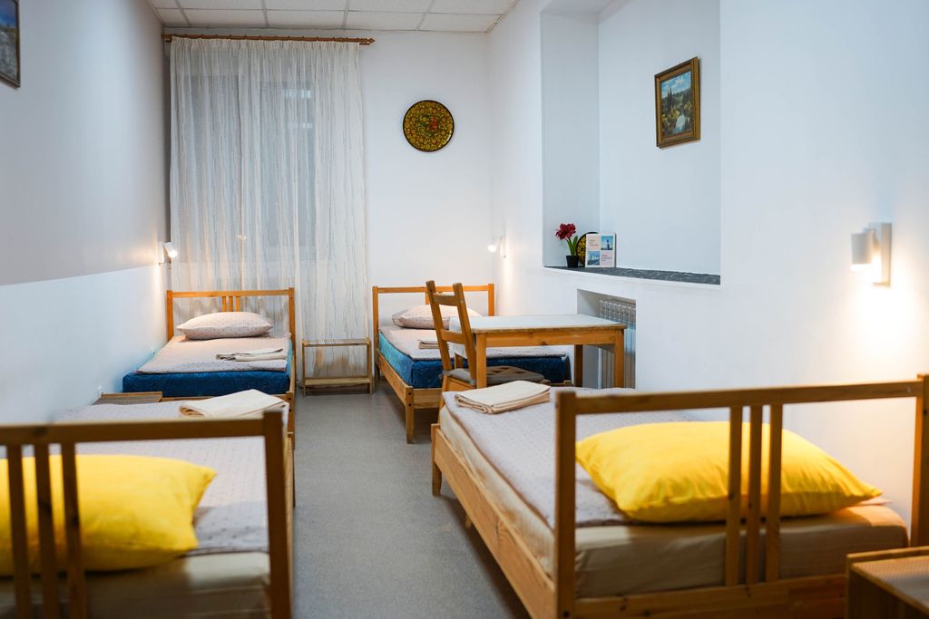 Орхидея — Многоместный смешанный номер эконом (душ/туалет общий)