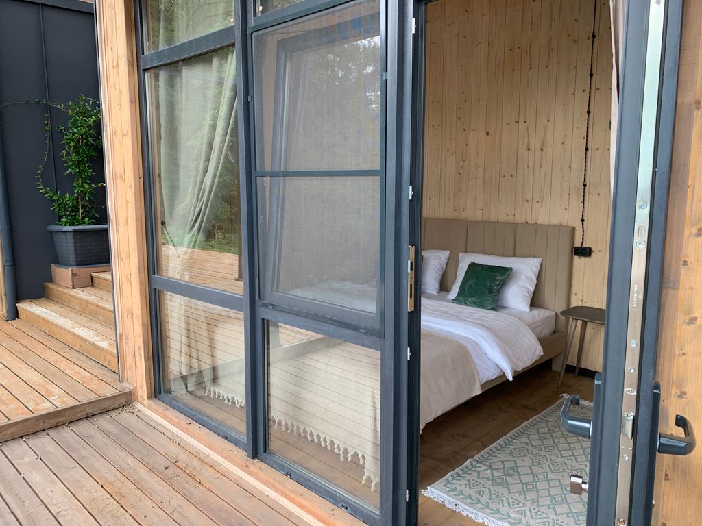 Дача RST — Четырёхместный номер Уединенный номер в загородном комплексе с террасой и видом на лес