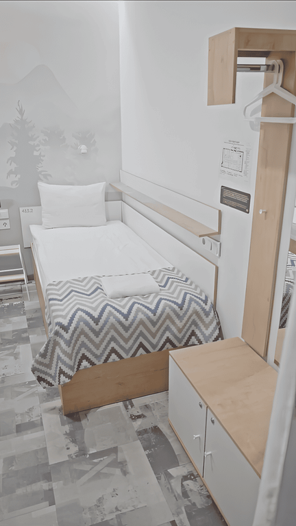 Запятая — Многоместный смешанный номер Женское спальное место в двухместном номере, удобства на этаже