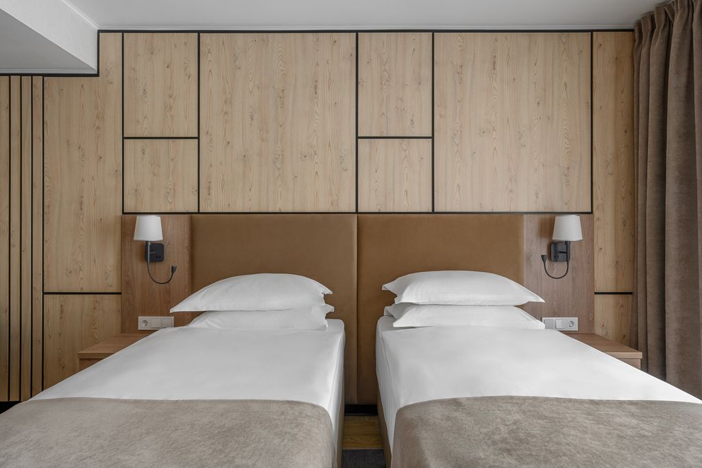 Grand Hotel by Leeprime — Двухместный номер с 2 отдельными кроватями Стандарт