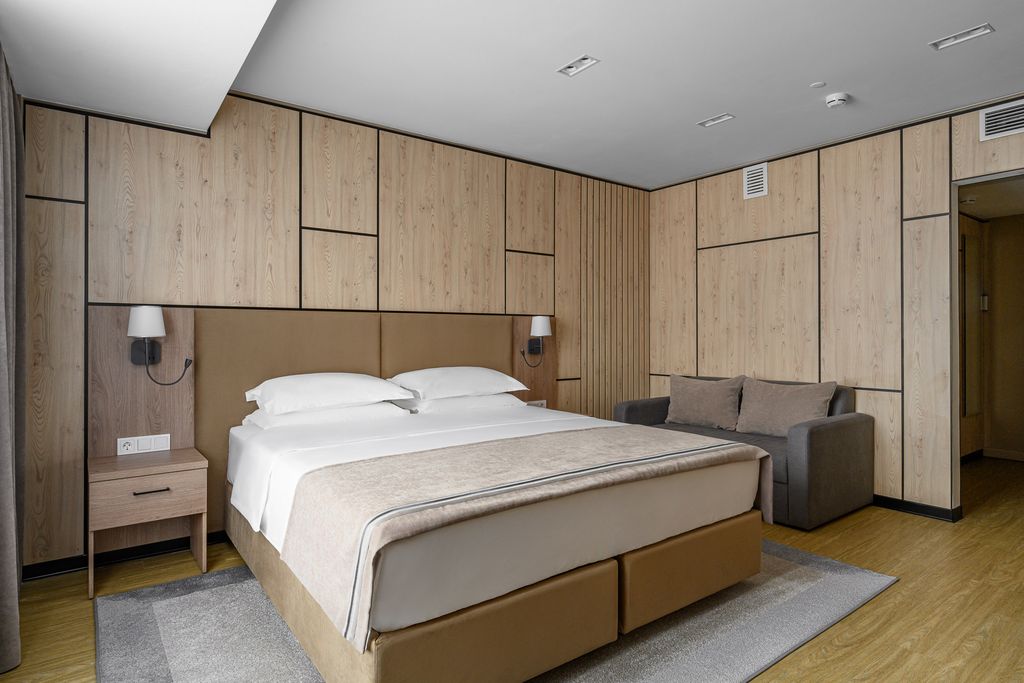 Grand Hotel by Leeprime — Двухместный номер с 1 кроватью Улучшенный