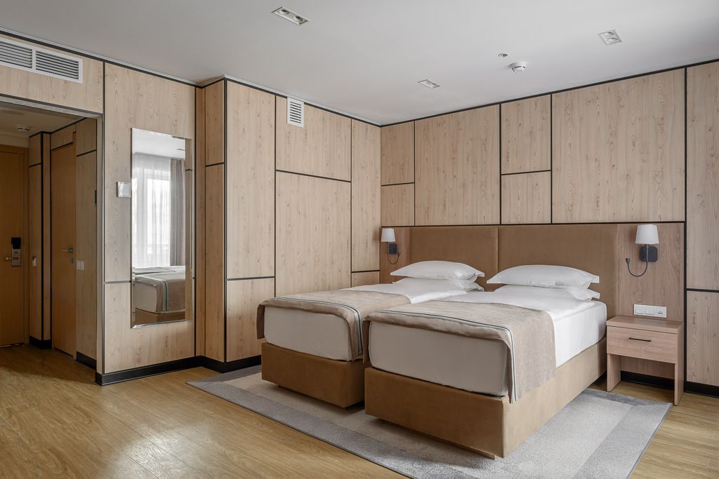 Grand Hotel by Leeprime — Двухместный номер с 2 отдельными кроватями Улучшенный