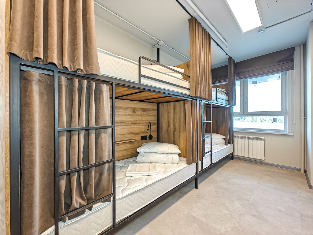 Хостел ДК — Многоместный смешанный номер Место в четырехместном номере