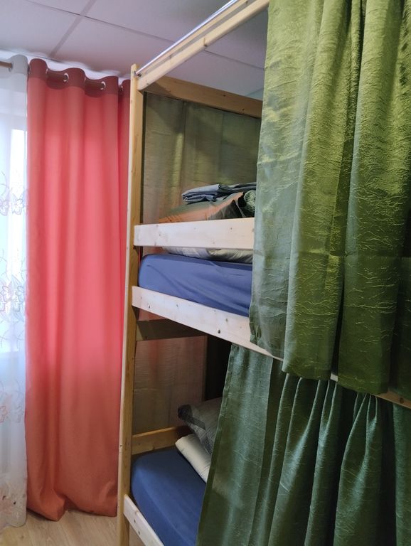 Малахит — Многоместный женский номер Койко-место в Четырехместном женском номере