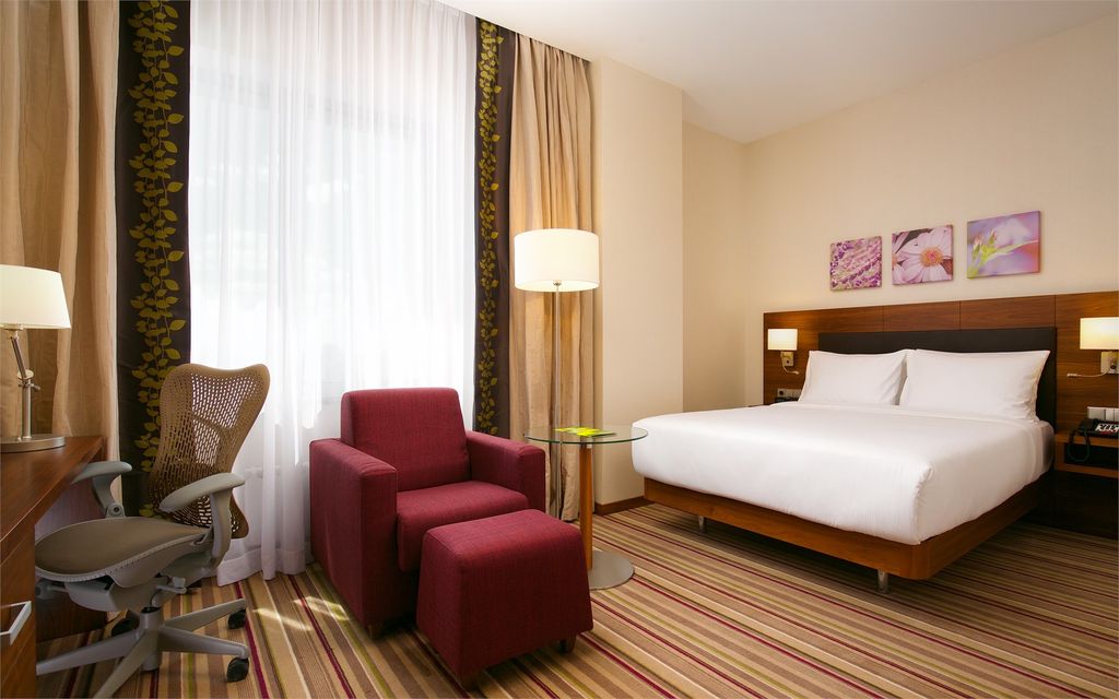Hilton Garden Inn Volgograd — Двухместный номер с 1 кроватью стандарт (queen size)