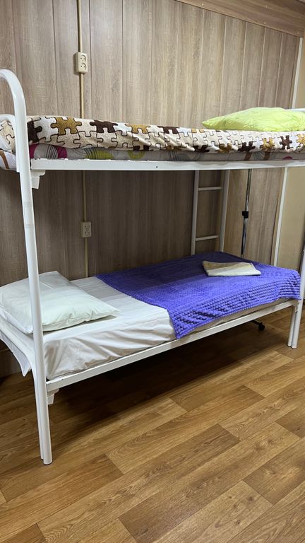 Almaz — Многоместный мужской номер эконом (душ/туалет общий)