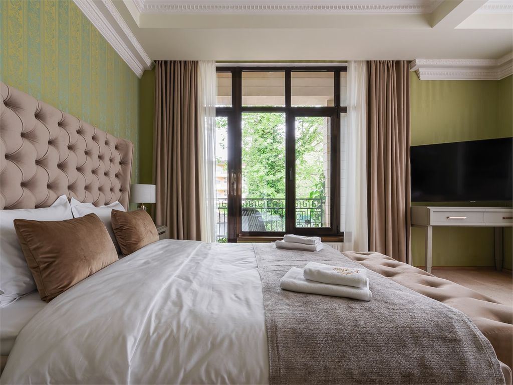 Золотой дельфин — Двухместный номер с 1 кроватью двухкомнатный люкс с джакузи