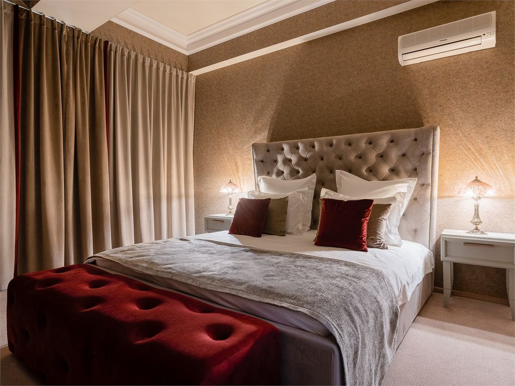 Золотой дельфин — Двухместный номер с 1 кроватью двухкомнатный люкс премиум