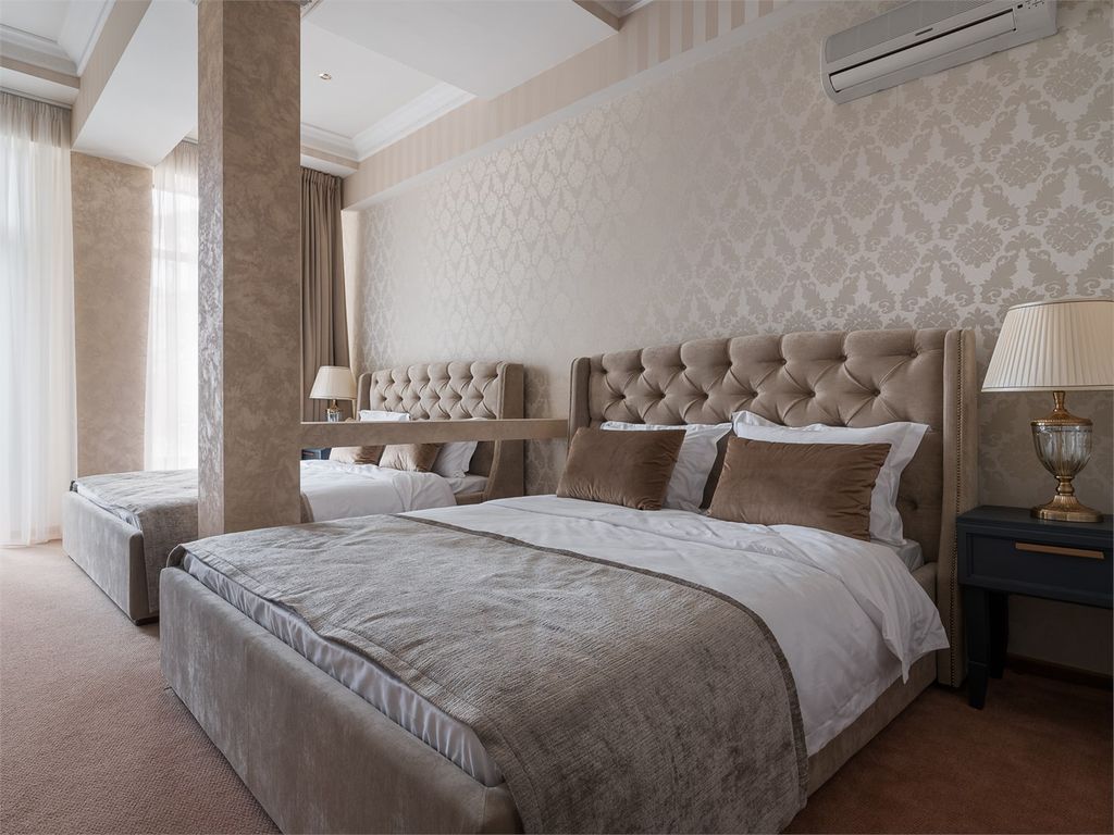 Золотой дельфин — Трёхместный номер люкс