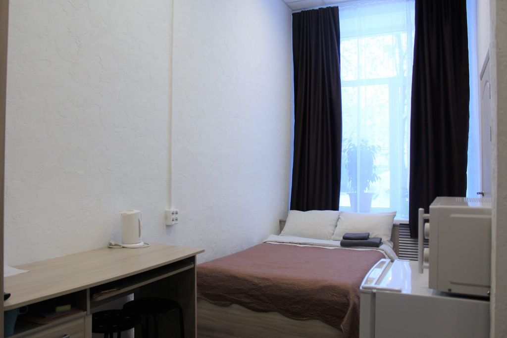 У Политехнической — Одноместный номер эконом с душем и туалетом вне номера