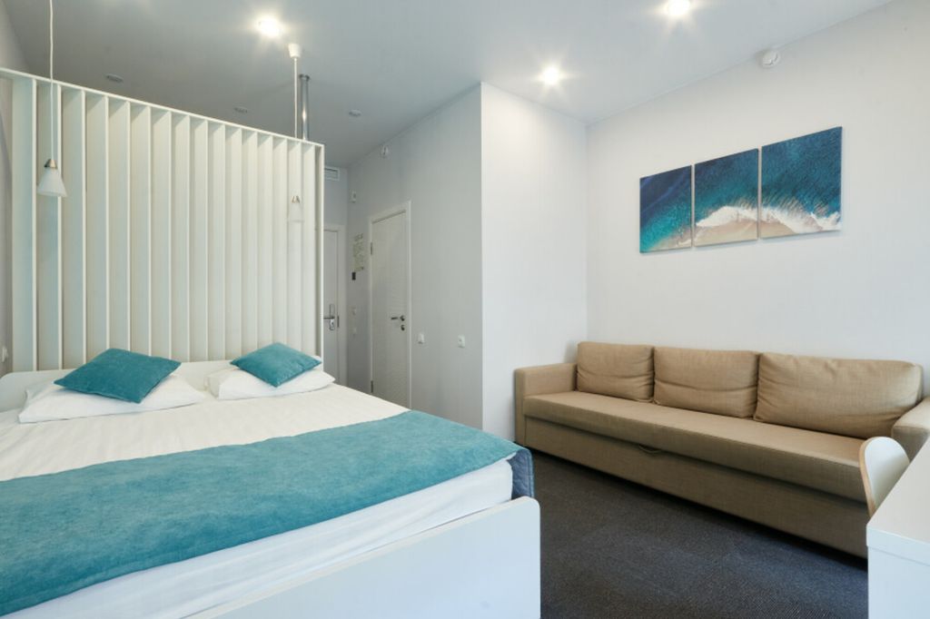 Steps hotel — Четырёхместный номер улучшенный с диваном