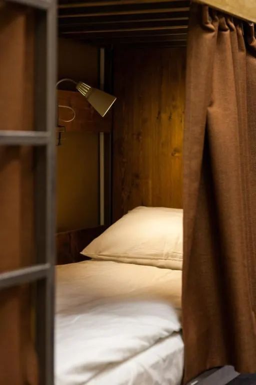 All Music №1 Hostel Маяковская — Многоместный мужской номер Десятиместный (Койко-место в мужском номере)