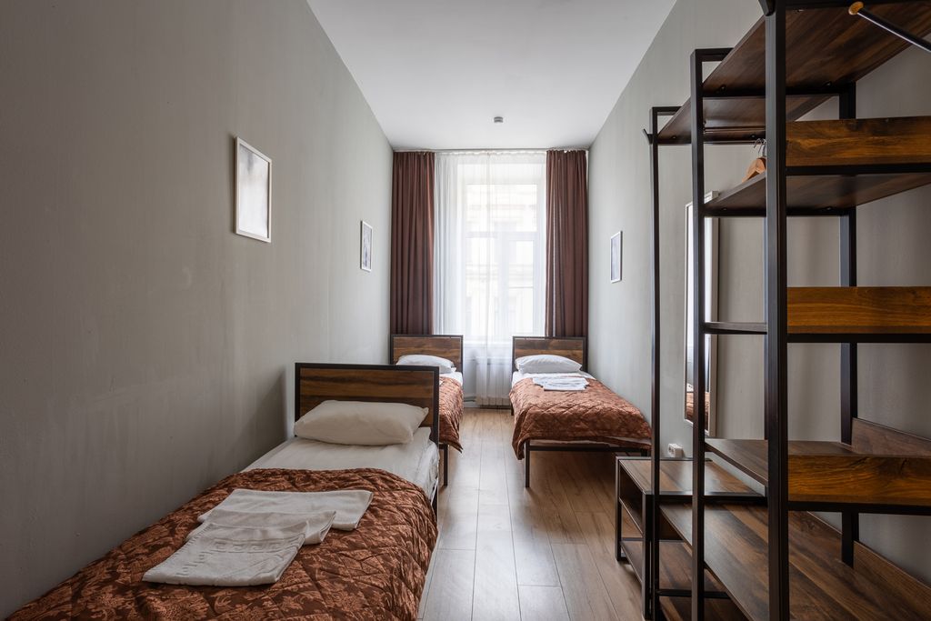 СуперХостел на Пушкинской 14 — Трёхместный номер Эконом