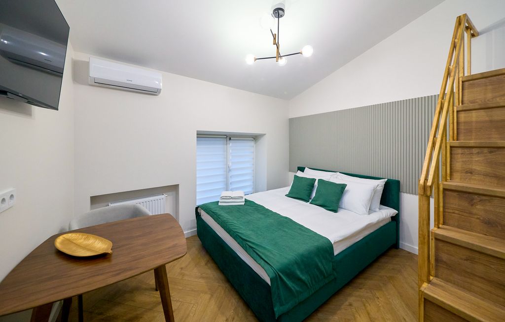 Suvorovsky — Апартаменты с антресольным этажом