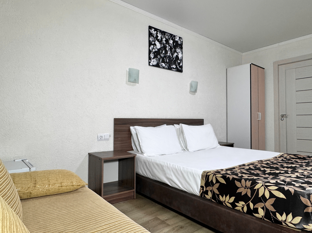 Уральские Самоцветы — Трёхместный номер трёхместный Комфорт с зоной отдыха