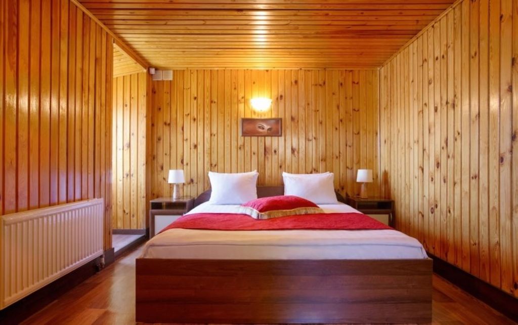 Лукоморье — Четырёхместный номер Двухкомнатный Комфорт c сауной