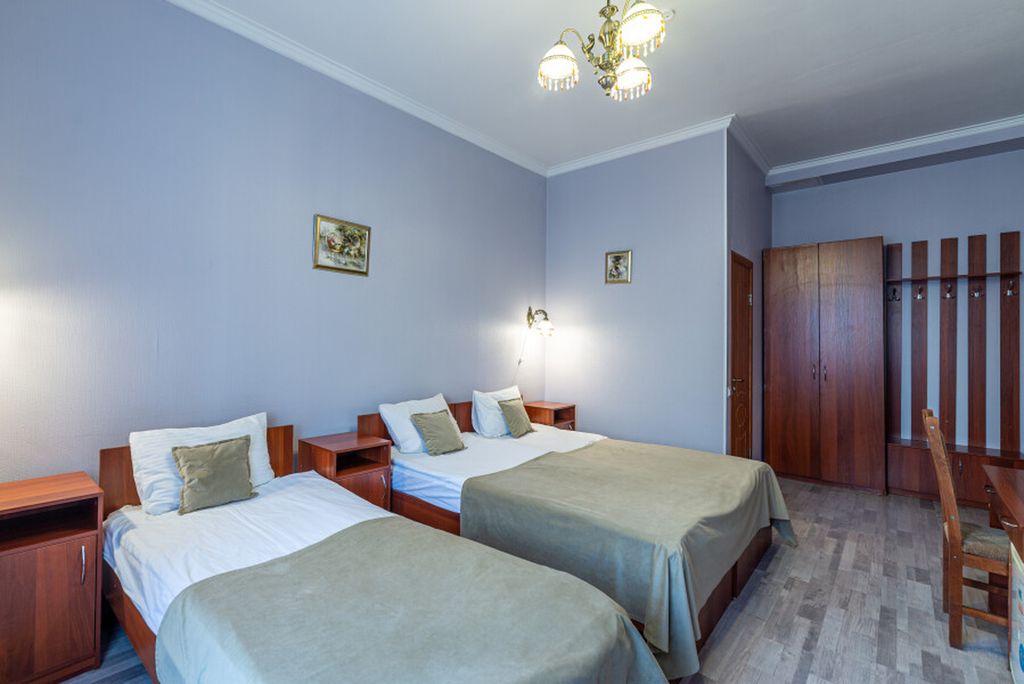 Демократ на Некрасова 58 — Трёхместный номер Полулюкс с балконом