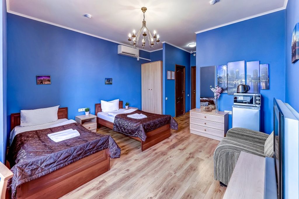 Демократ на Невском 147 — Трёхместный номер комфорт