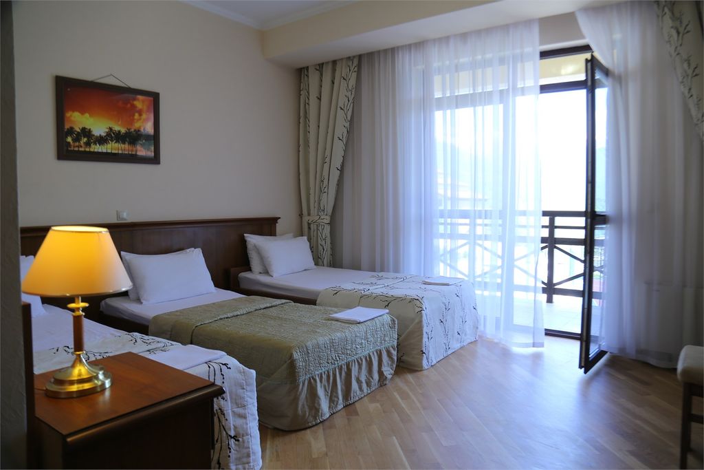 Комплекс отдыха Беларусь — Трёхместный номер стандарт с балконом в пятом корпусе