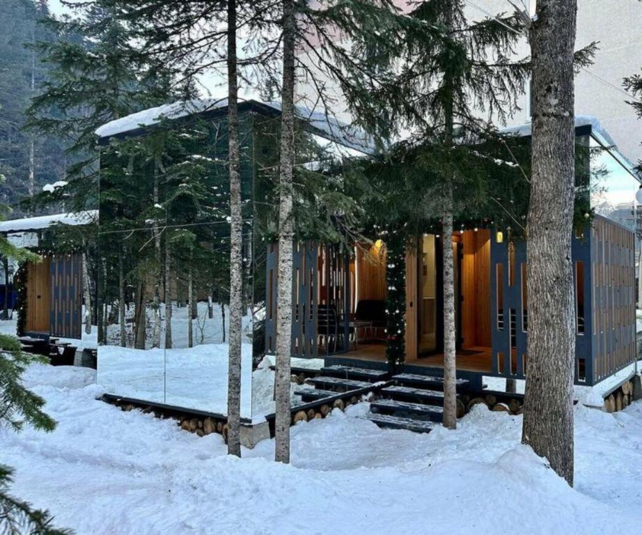 Времена года Village — Дом Зеркальный четырехместный таунхаус в лесу