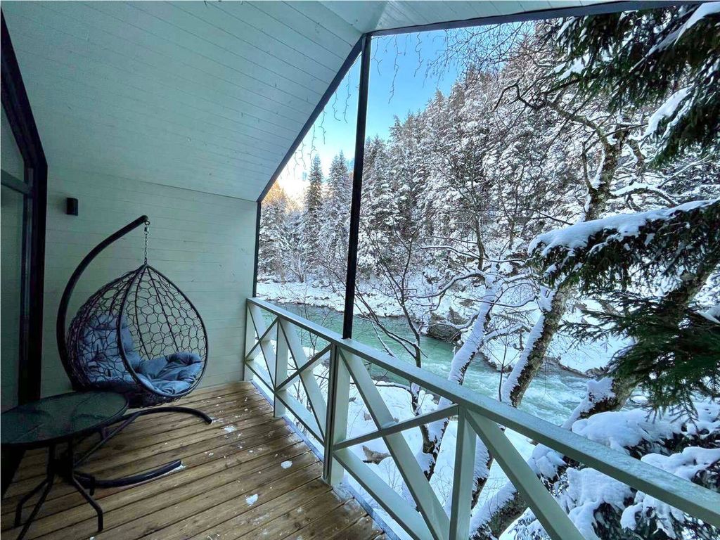 Белая река — Дом на берегу 5