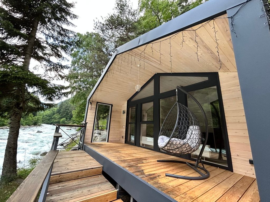 Белая река — Дом на берегу 6