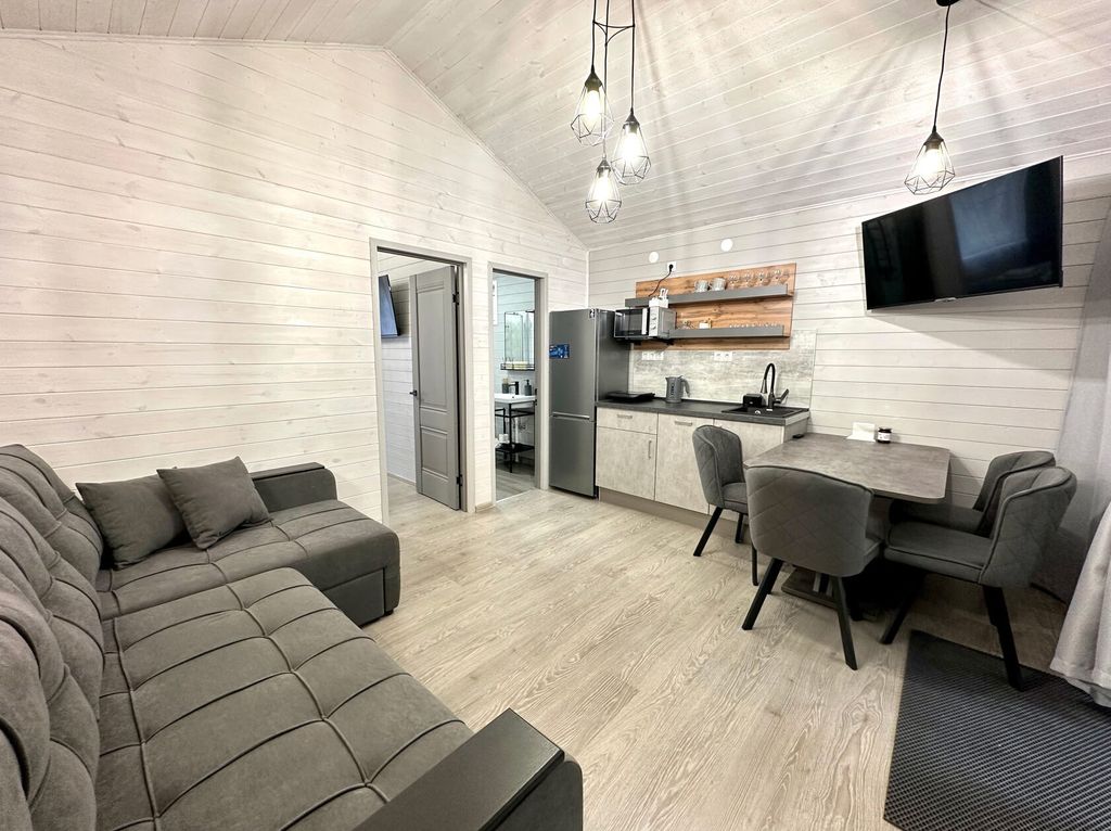 Белая река — Дом № 8