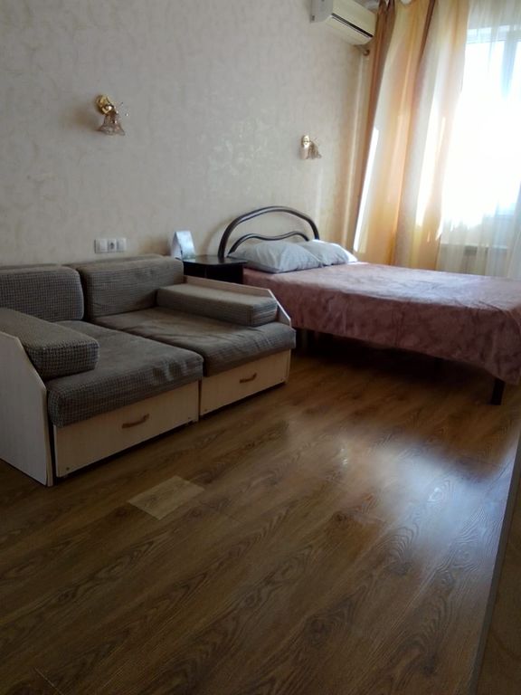 У Черноморья — Четырёхместный номер эконом с видом на море