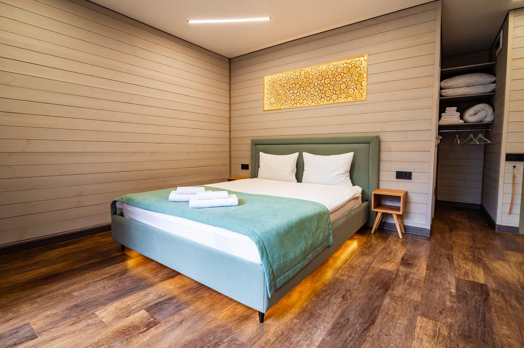 Гринвальд 1474 — Четырёхместный номер комфорт с балконом