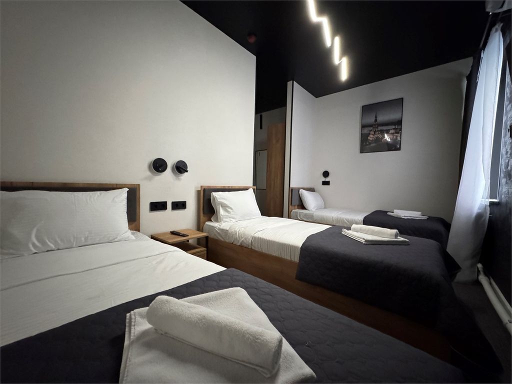 THouse — Трёхместный номер с тремя односпальными кроватями