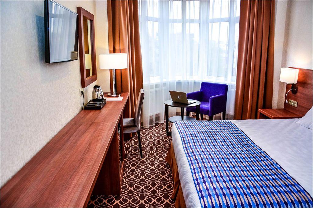 Raymond — Двухместный номер с 1 кроватью Бизнес с двуспальной кроватью KING SIZE