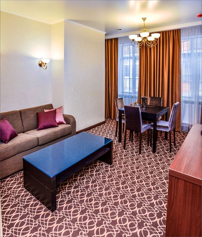 Raymond — Четырёхместный номер Люкс