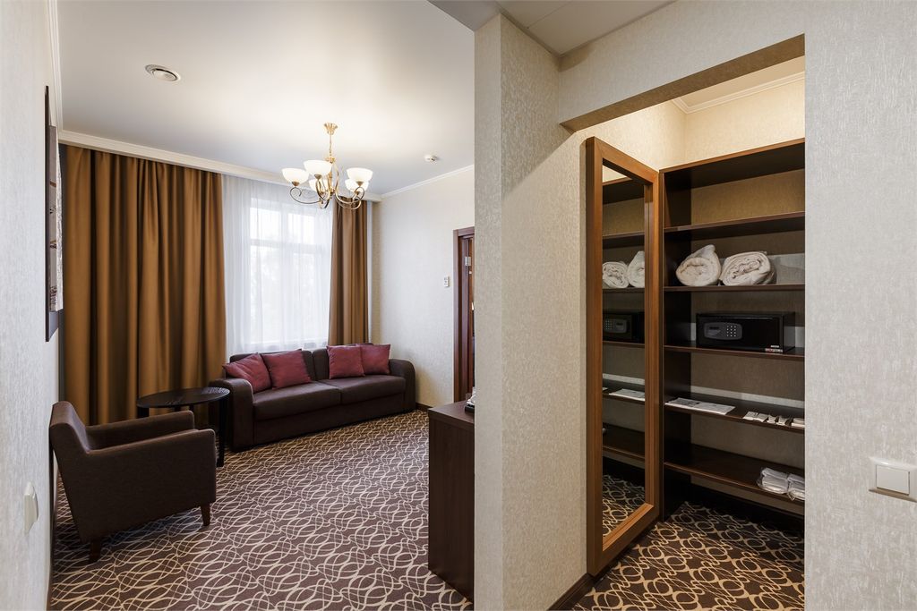 Raymond — Четырёхместный номер Полулюкс