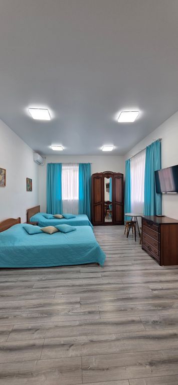 Modern — Семейный номер апартамент с кухней и балконом