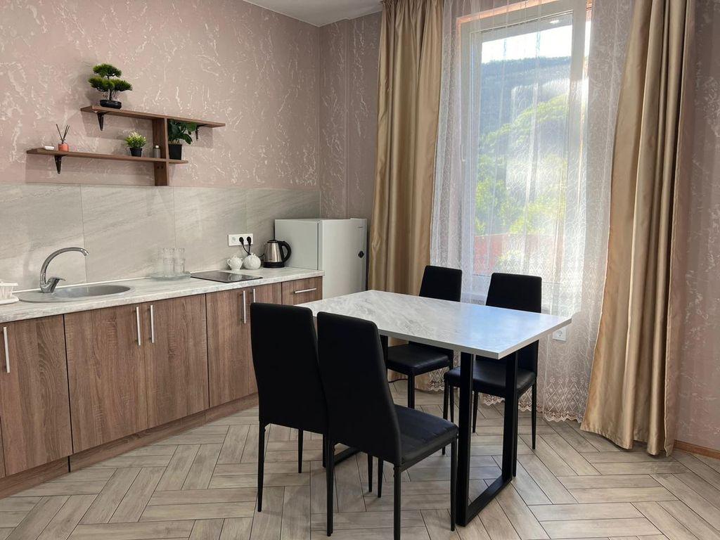 В Горах Абрау2 — Апартаменты Семейный комфорт 1