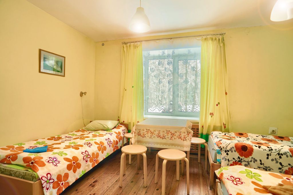 Подсолнухи — Четырёхместный номер эконом в корпусе № 2