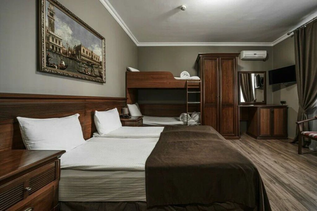 Касабланка — Четырёхместный номер с балконом