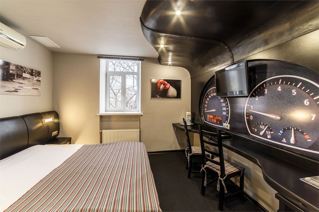 Иоанн Васильевич — Двухместный номер с 1 кроватью или двумя односпальными Люкс, 2-3 этаж