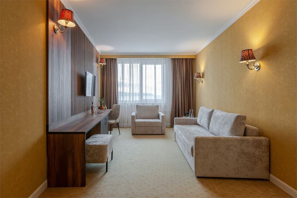 Грейс Люксор Волга Конгресс — Двухместный номер с 1 кроватью люкс двухкомнатный