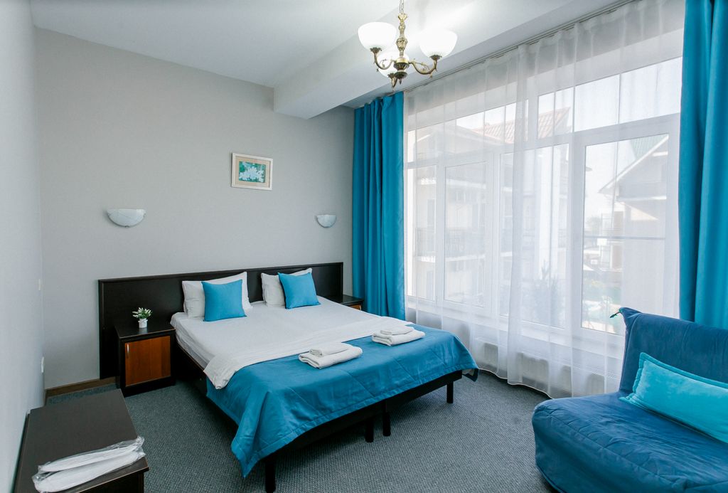 Кавказ групп — Двухместный номер с 1 кроватью улучшенный